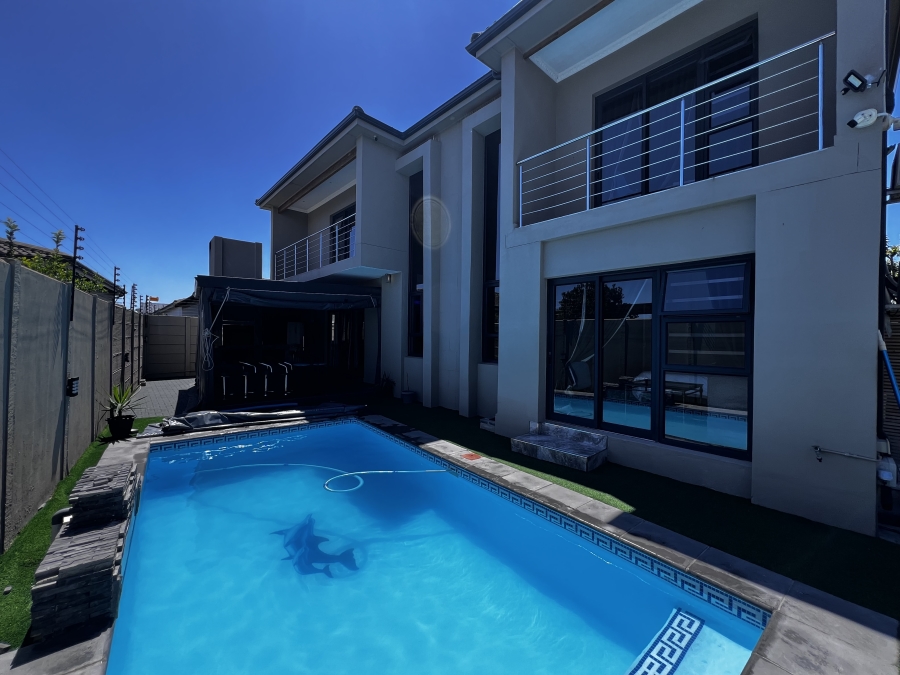 To Let 5 Bedroom Property for Rent in Parklands North Western Cape